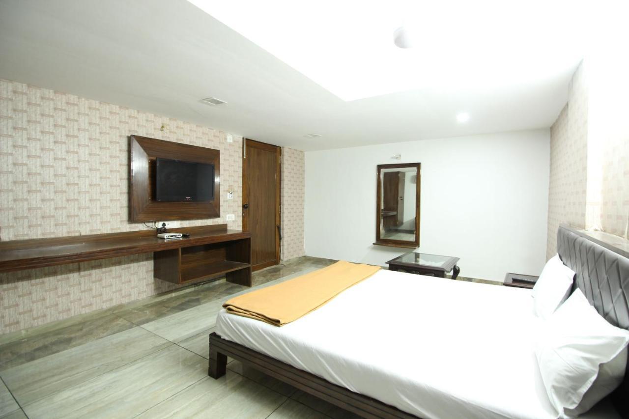 Hotel Seven アーメダバード エクステリア 写真